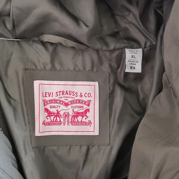 Levi's Dark Green Women's Puffer Jacket - Picture 3 of 5